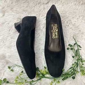 Salvatore Ferragamo Womens Black Classic Suede Low Heel Comfy Pumps size 7.5‎ AA